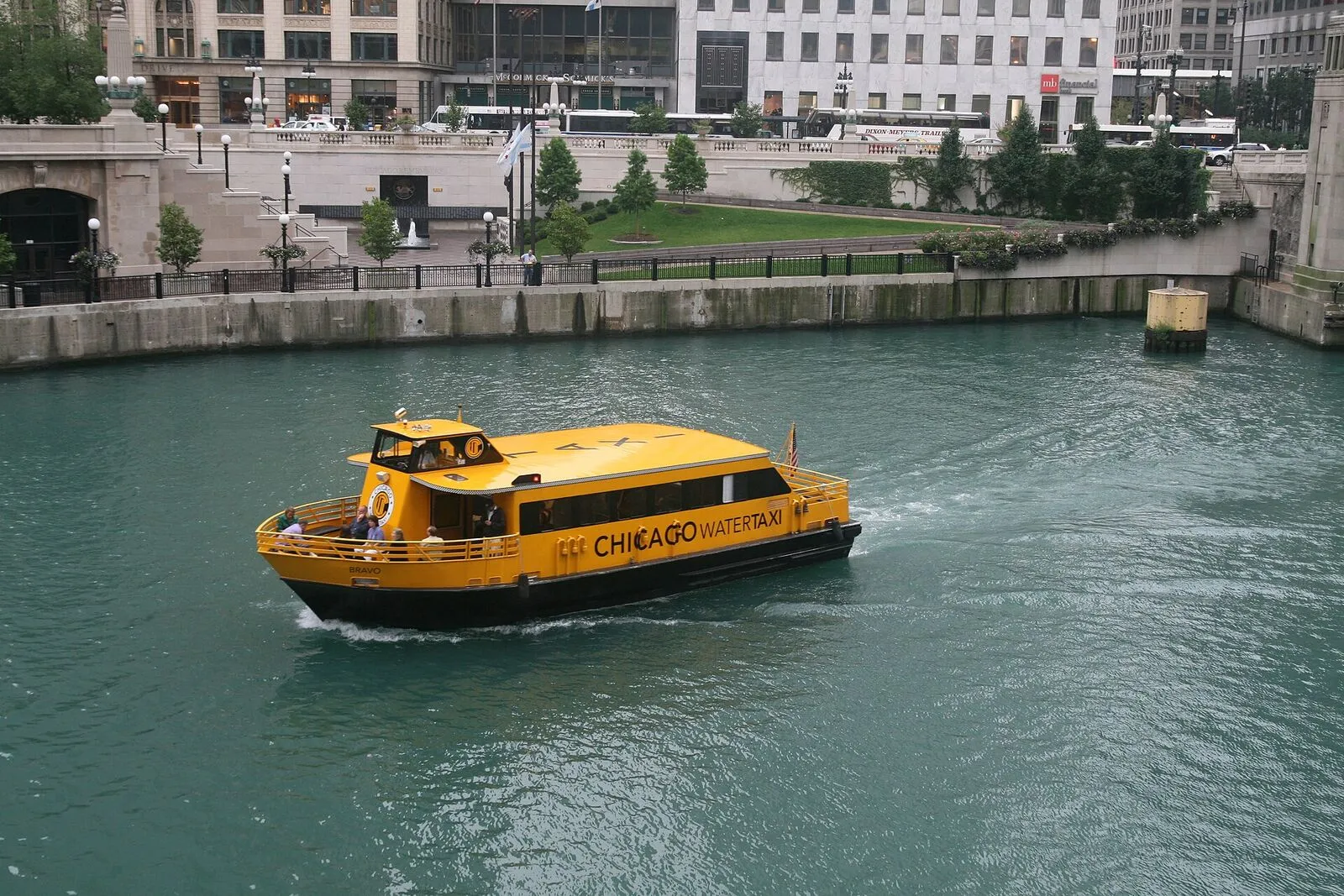 A Chicago water taxi on the river - the self-guided audio tour that started Free Audio Tours